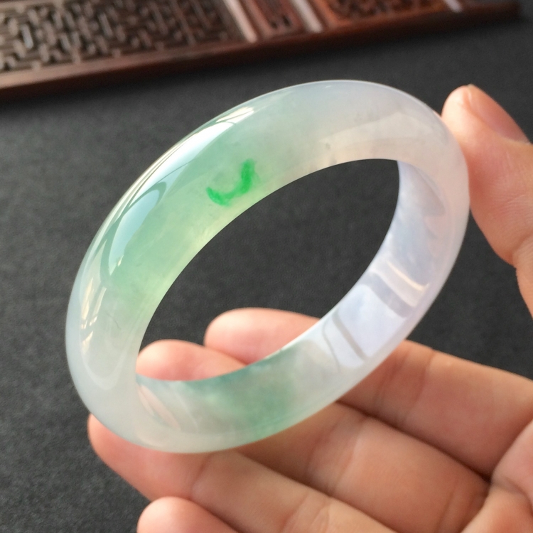 (超值推荐)冰种晴水略飘翠手镯(57.6mm)