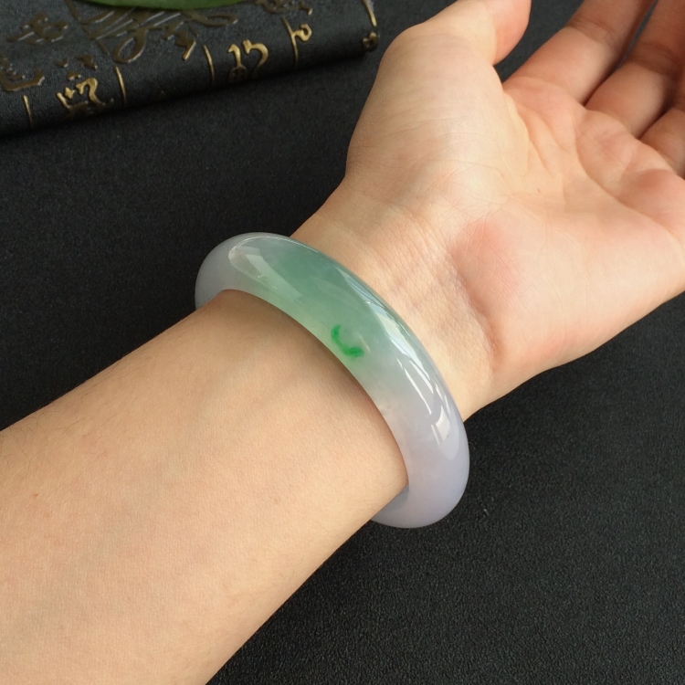 (超值推荐)冰种晴水略飘翠手镯(57.6mm)