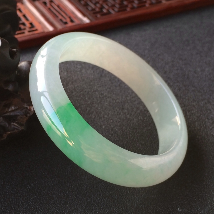 (超值推荐)糯冰种飘翠手镯(54mm)