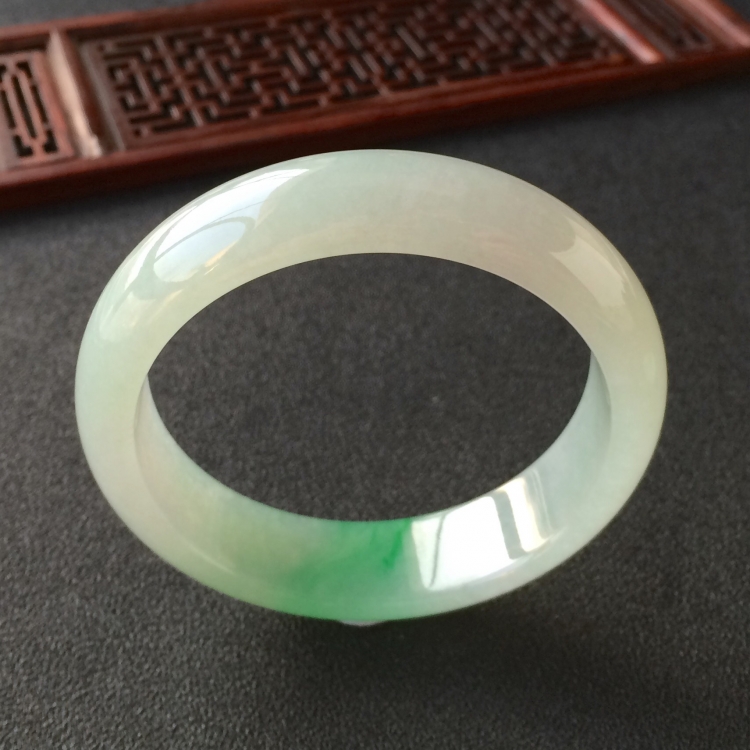 (超值推荐)糯冰种飘翠手镯(54mm)