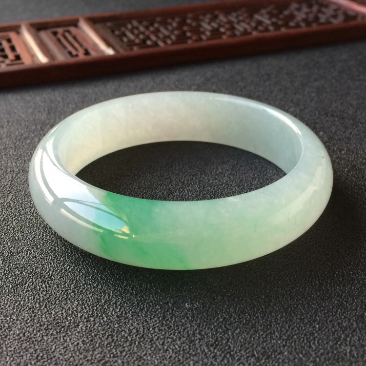 (超值推荐)糯冰种飘翠手镯(54mm)