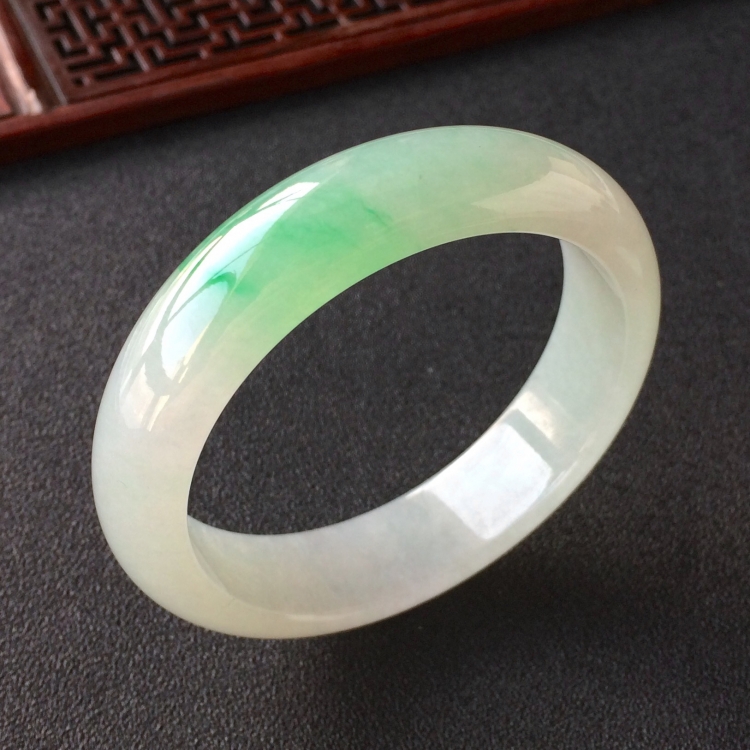 (超值推荐)糯冰种飘翠手镯(54mm)