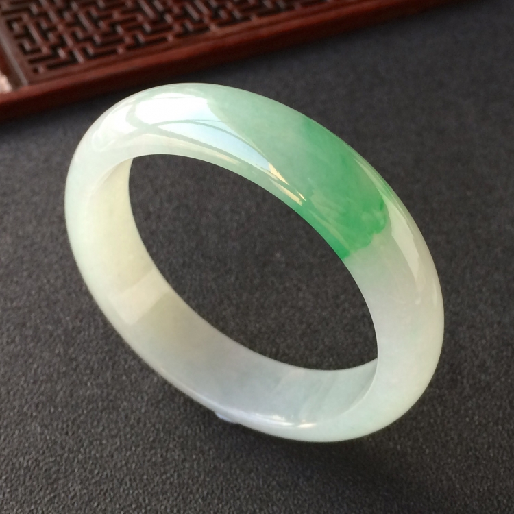 (超值推荐)糯冰种飘翠手镯(54mm)