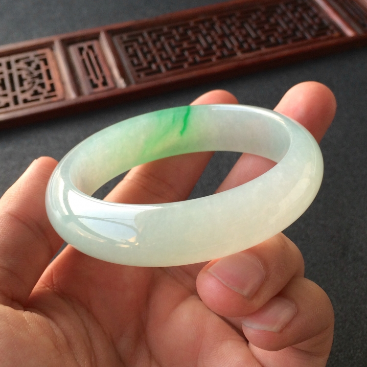 (超值推荐)糯冰种飘翠手镯(54mm)