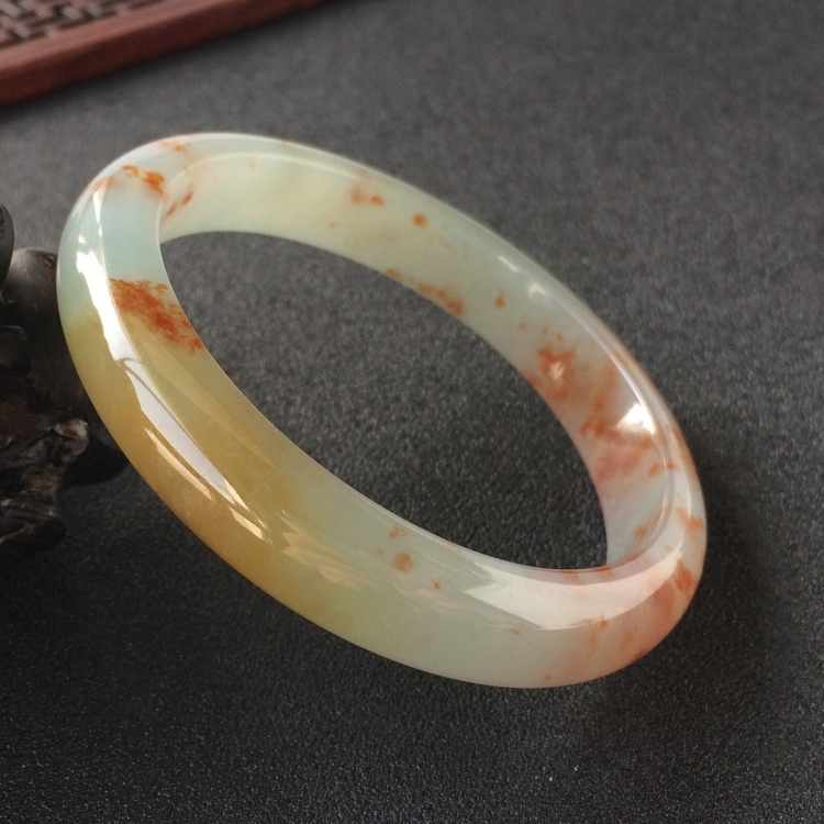 (超值推荐)糯冰种飘红花略带黄翡手镯(57.4mm)