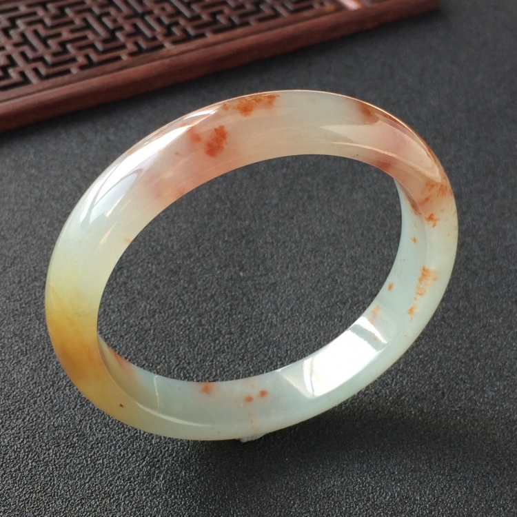 (超值推荐)糯冰种飘红花略带黄翡手镯(57.4mm)