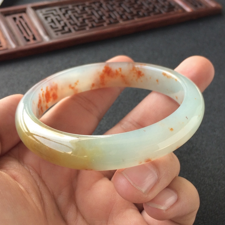 (超值推荐)糯冰种飘红花略带黄翡手镯(57.4mm)