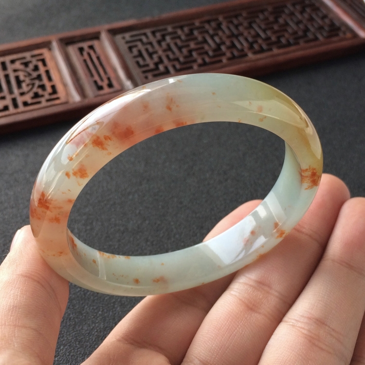(超值推荐)糯冰种飘红花略带黄翡手镯(57.4mm)