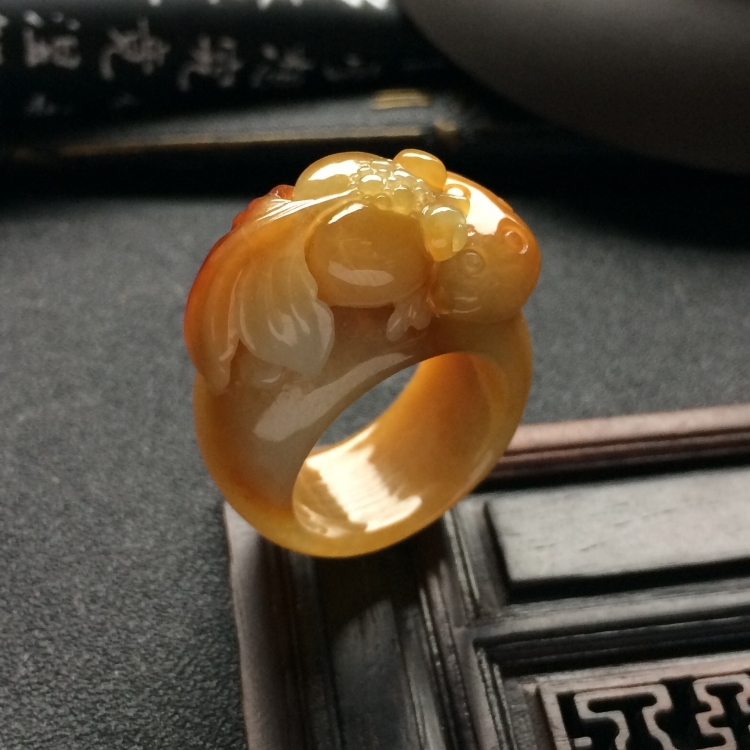 （超值推荐）糯冰种褐黄翡年年有余扳指