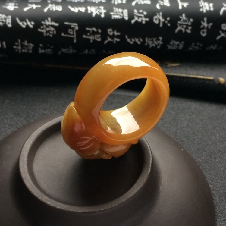 （超值推荐）糯冰种褐黄翡年年有余扳指