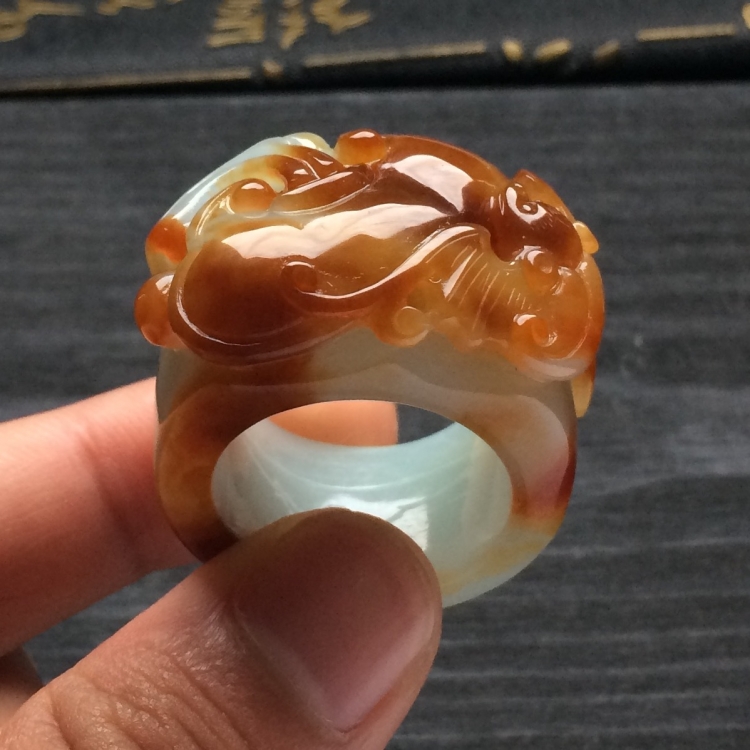 （超值推荐）糯冰种褐黄翡福寿如意扳指