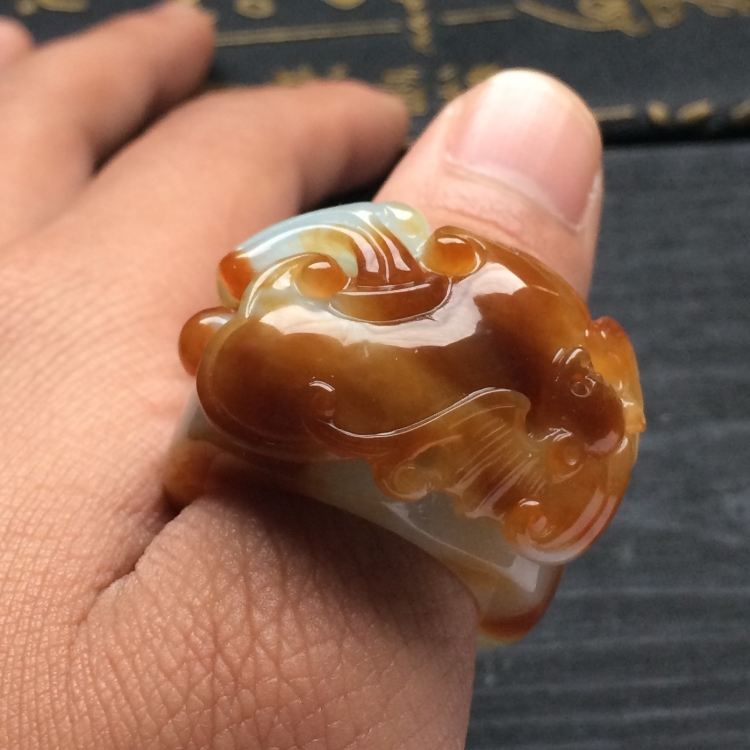 （超值推荐）糯冰种褐黄翡福寿如意扳指