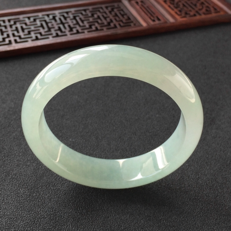 (超值推荐)糯冰种晴水手镯(58.3mm)