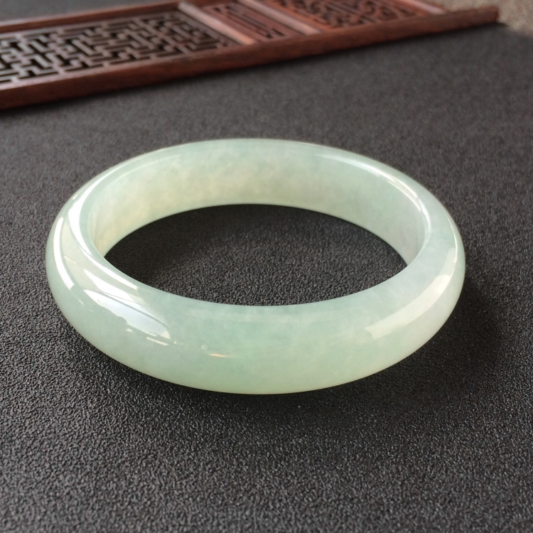 (超值推荐)糯冰种晴水手镯(58.3mm)