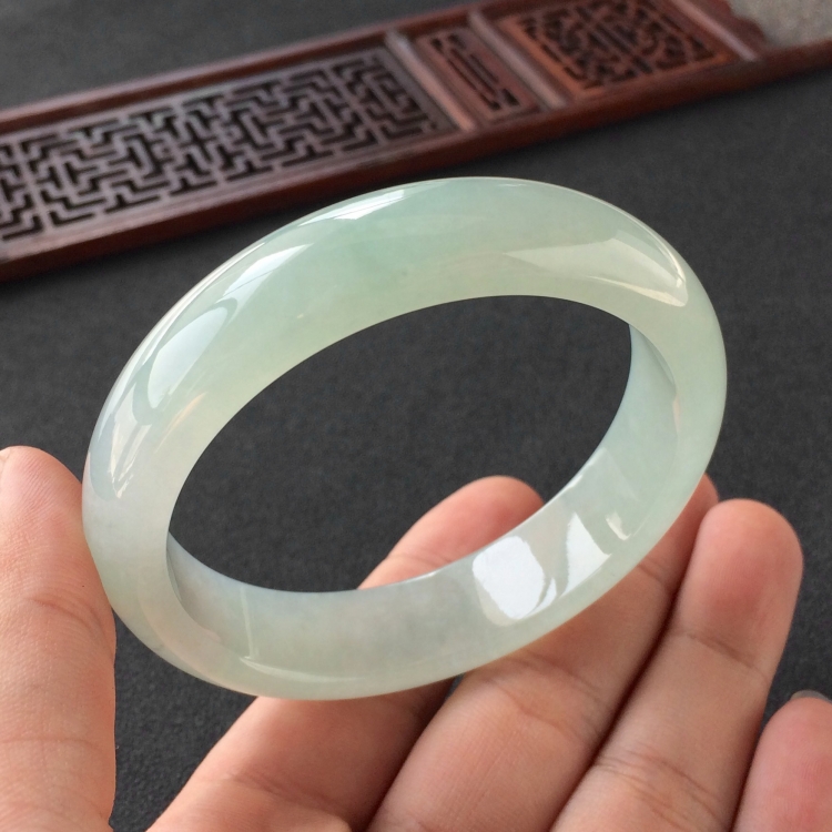 (超值推荐)糯冰种晴水手镯(58.3mm)