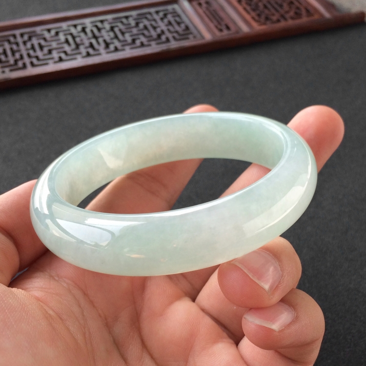 (超值推荐)糯冰种晴水手镯(58.3mm)
