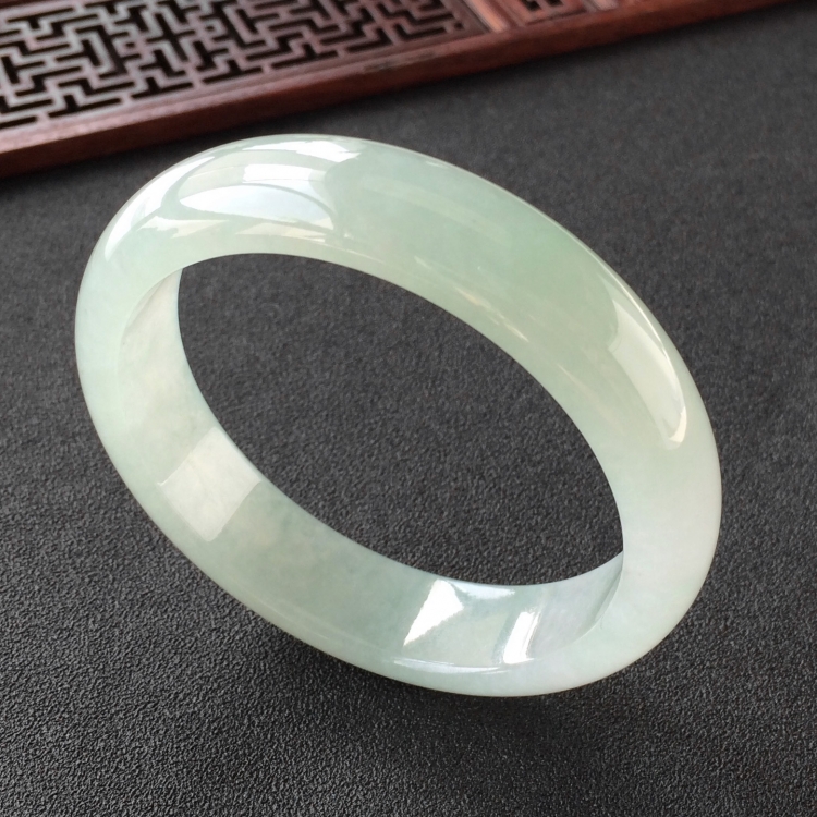 (超值推荐)糯冰种晴水手镯(58.3mm)