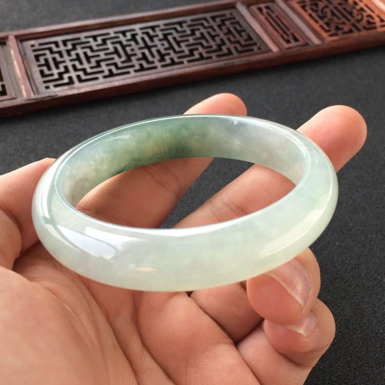 (超值推荐)糯冰种飘花手镯(57.3mm)