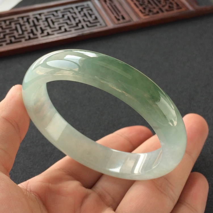 (超值推荐)糯冰种飘花手镯(57.3mm)