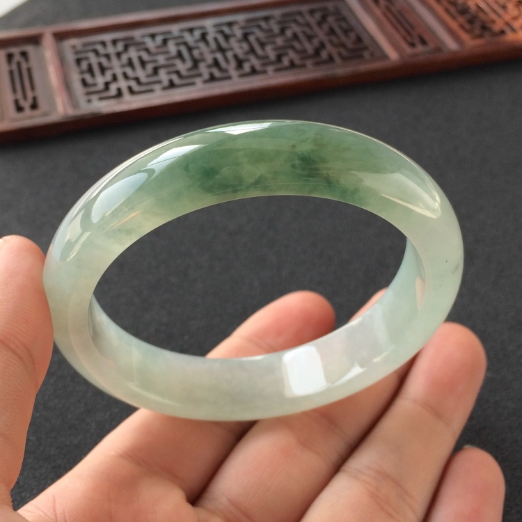 (超值推荐)糯冰种飘花手镯(57.3mm)
