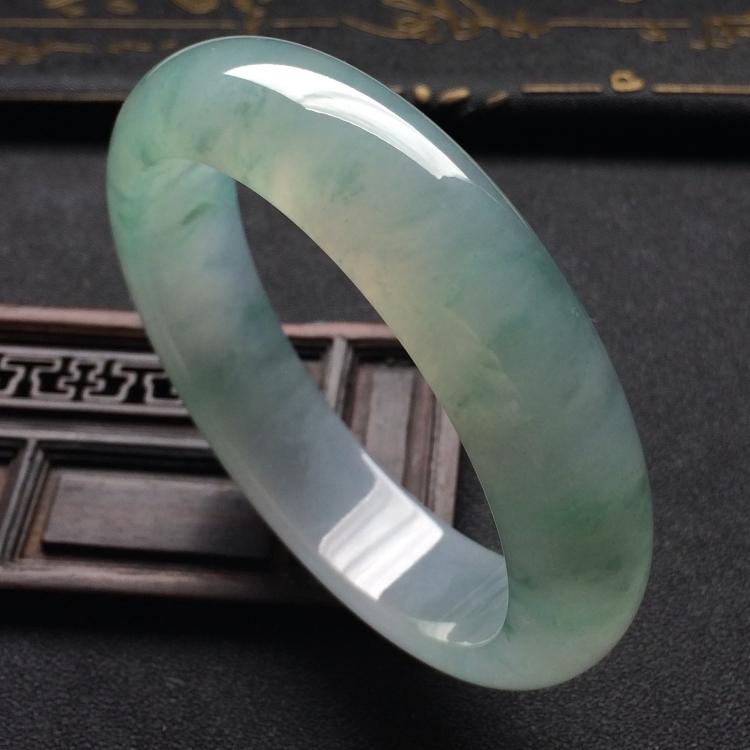 （超值推荐）冰种略飘花手镯（57.8mm）