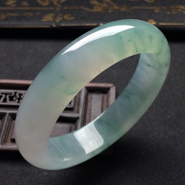（超值推荐）冰种略飘花手镯（57.8mm）