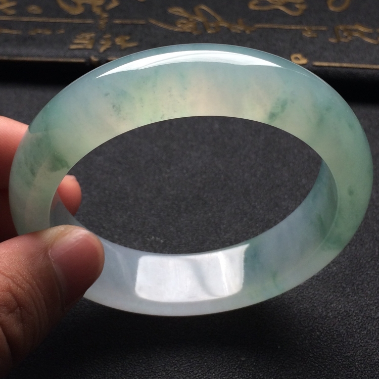 （超值推荐）冰种略飘花手镯（57.8mm）