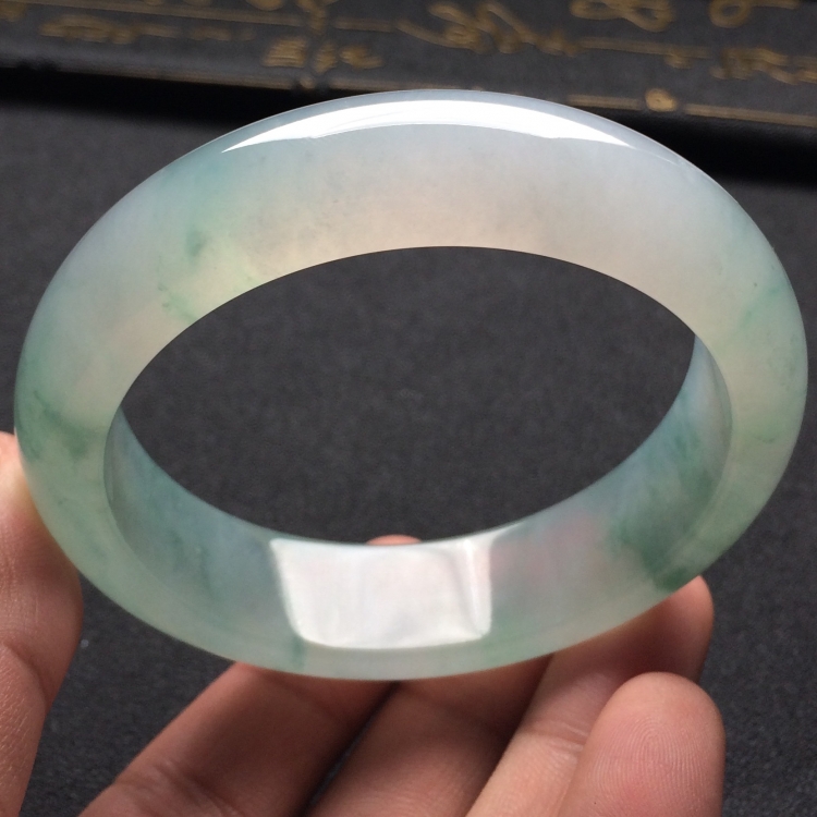 （超值推荐）冰种略飘花手镯（57.8mm）