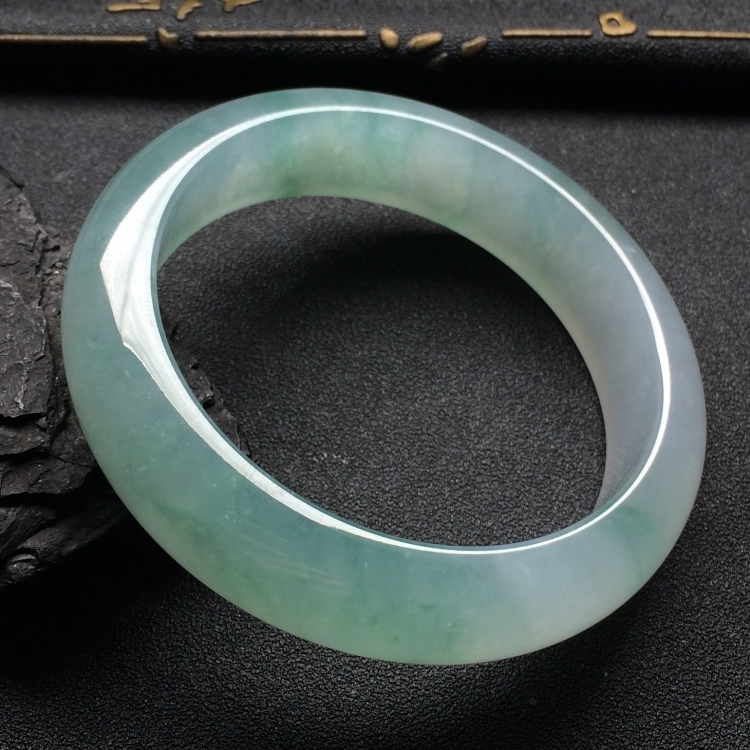 （超值推荐）冰种略飘花手镯（57.8mm）