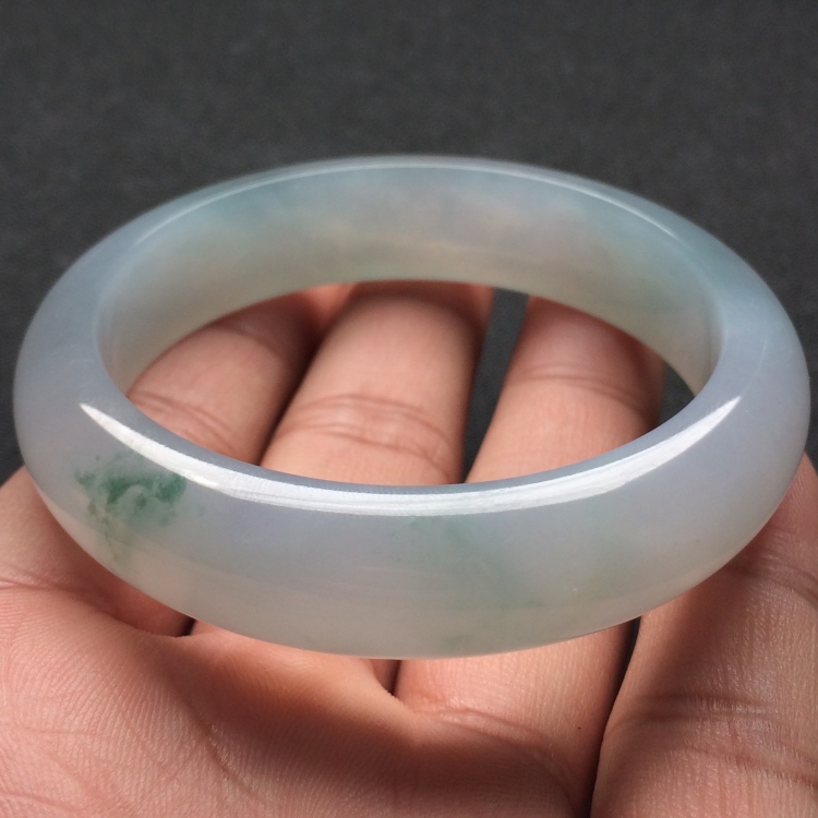 （超值推荐）糯冰种略飘花手镯（52.7mm）