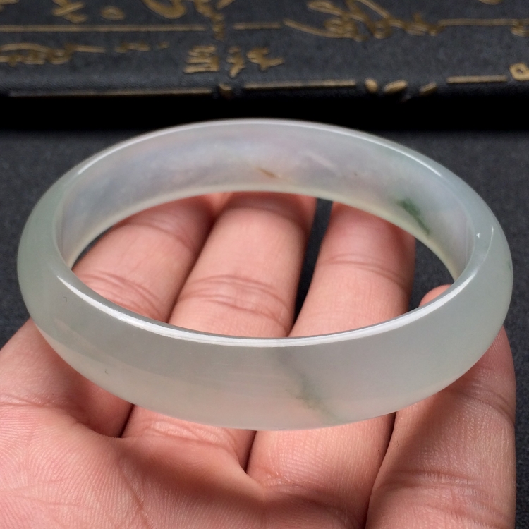 （超值推荐）冰种略飘花贵妃镯（57.5mm-51.8mm）
