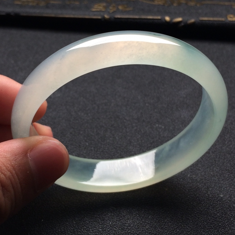 （超值推荐）冰种略飘花贵妃镯（57.5mm-51.8mm）