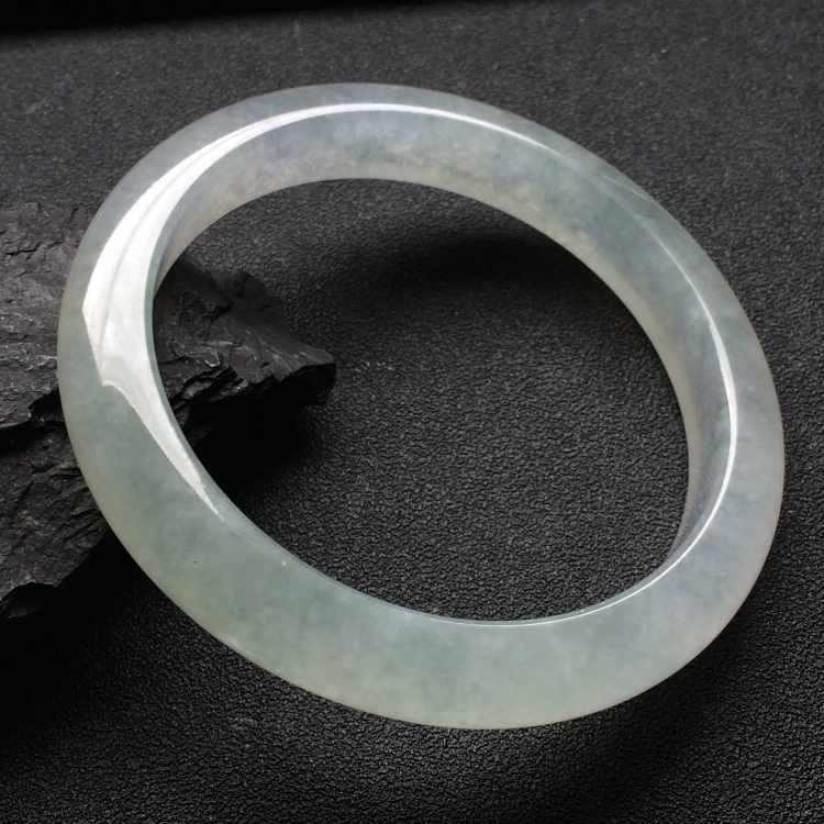 （超值推荐）冰种淡晴水手镯（56.3mm）