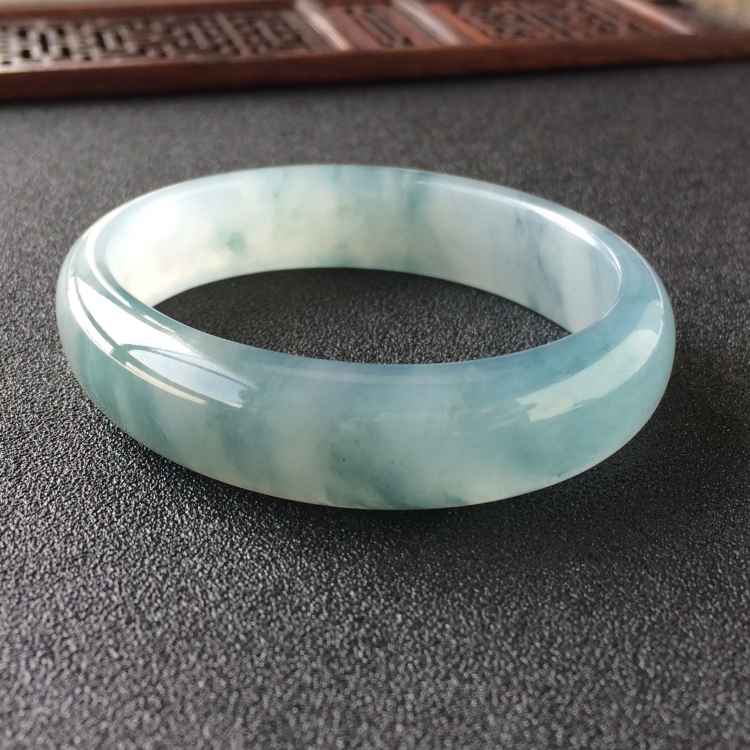 (超值推荐)糯冰种飘花贵妃镯(56.8mm-49mm)