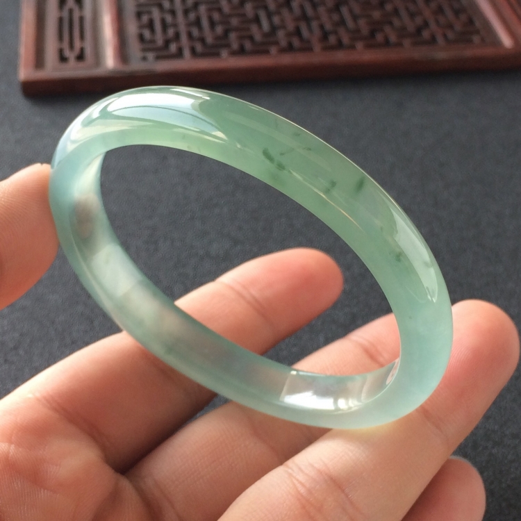 (超值推荐)冰种晴水飘花贵妃镯(55.1mm-46.6mm)