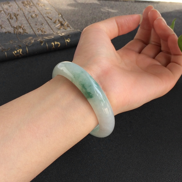 (超值推荐)糯冰种飘花手镯(57.6mm)