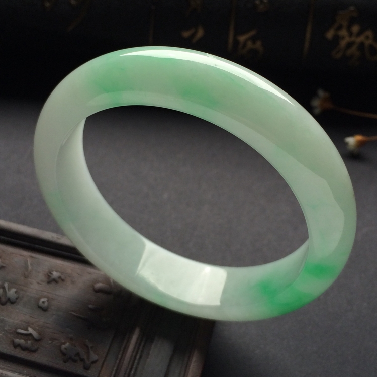 （超值推荐）糯冰种飘翠手镯（56.9mm）
