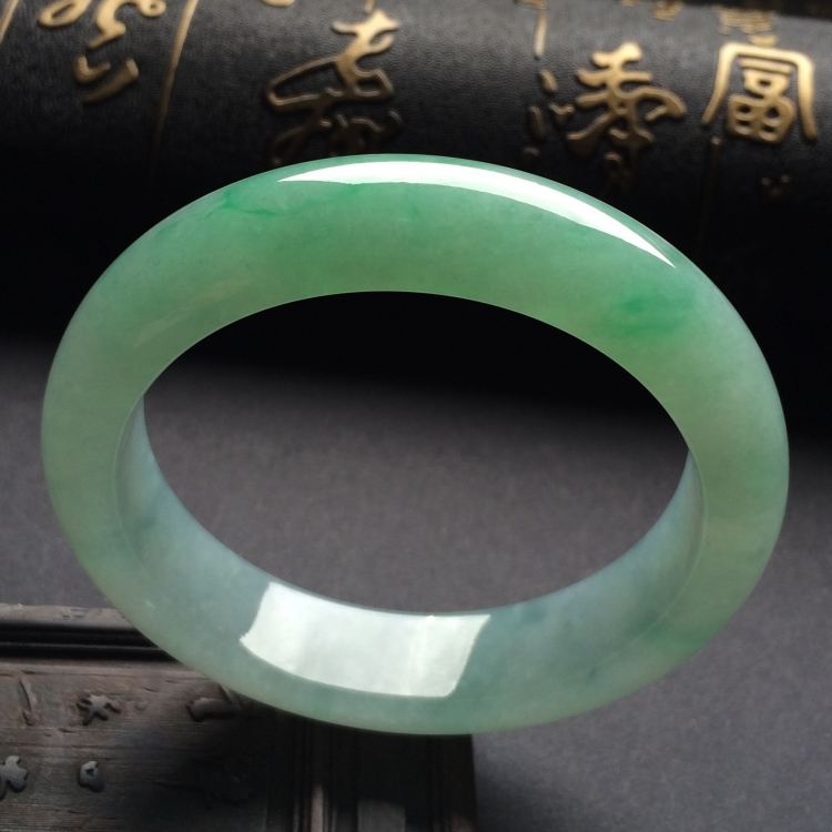 （超值推荐）糯冰种晴水略飘翠手镯（56.9mm）