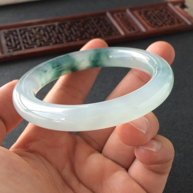 (超值推荐)冰种飘花圆条手镯(54.6mm)