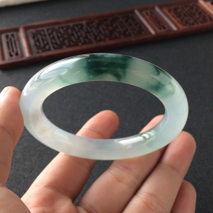 (超值推荐)冰种飘花圆条手镯(54.6mm)