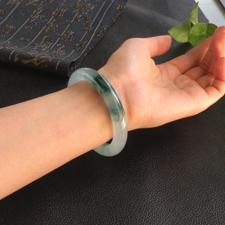 (超值推荐)冰种飘花圆条手镯(54.6mm)