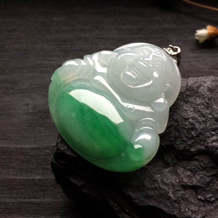 （超值推荐）糯冰种飘翠玉佛挂件（金扣）