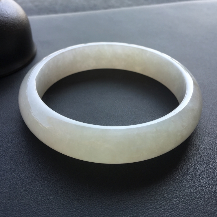 (超值推荐)糯冰种淡晴水手镯(63.2mm)