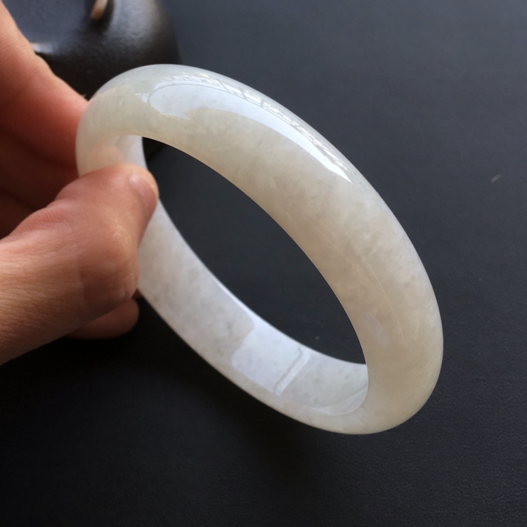 (超值推荐)糯冰种淡晴水手镯(63.2mm)