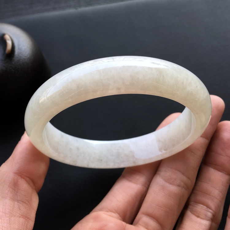(超值推荐)糯冰种淡晴水手镯(63.2mm)