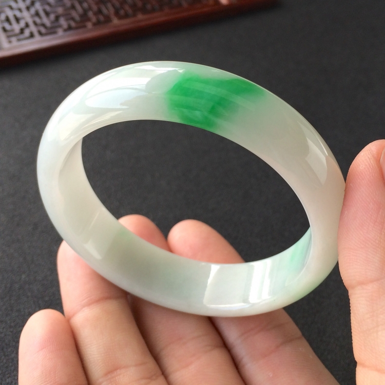 (超值推荐)糯冰种飘翠手镯(56.7mm)