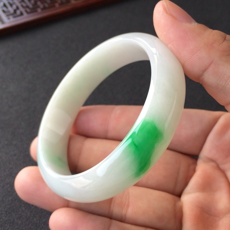 (超值推荐)糯冰种飘翠手镯(56.7mm)