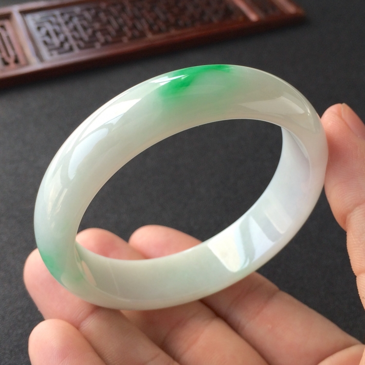 (超值推荐)糯冰种飘翠手镯(56.7mm)