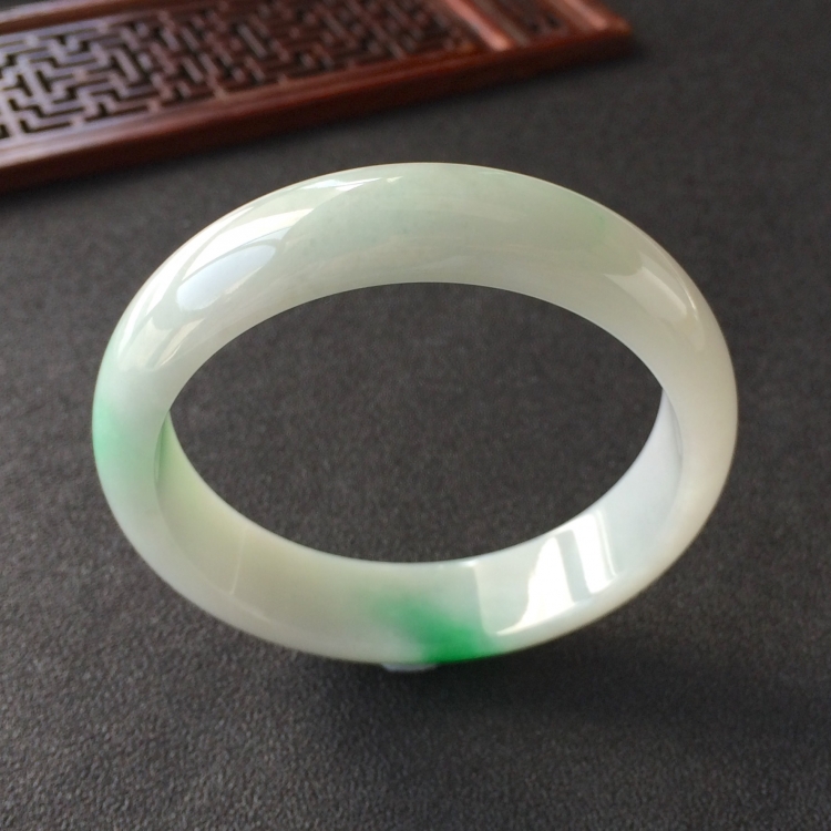 (超值推荐)糯冰种飘翠手镯(56.7mm)