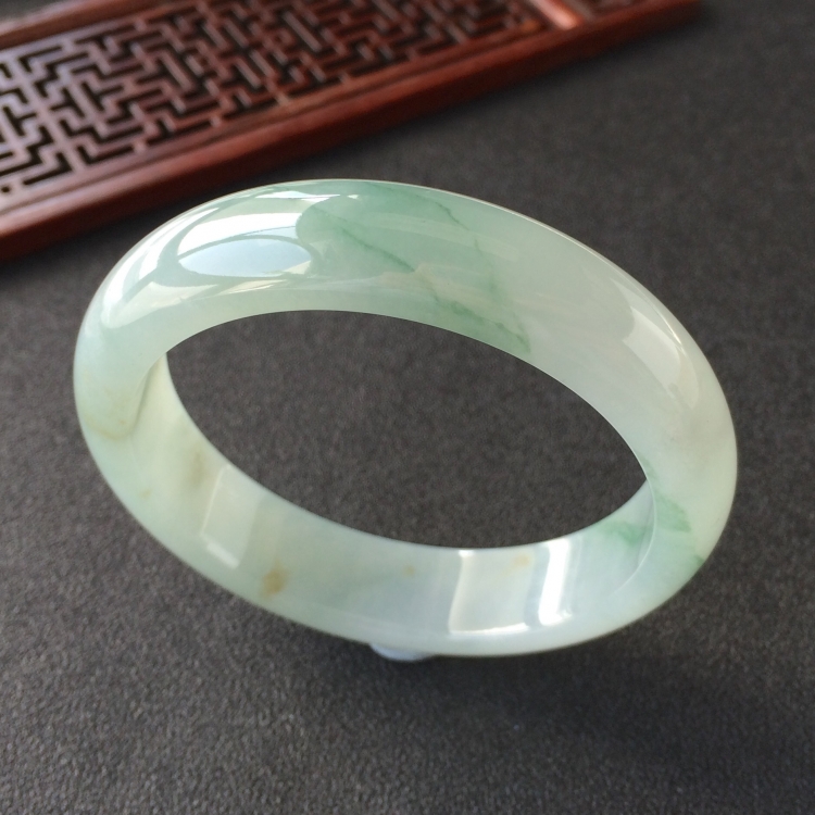 (超值推荐)糯冰种飘花手镯(56.4mm)